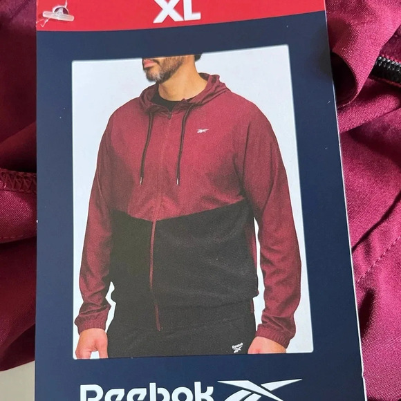 Reebok Zip Up Lightweight Hooded Jacket Mens‎ XL Training NWT Maroon Black - Picture 2 of 11